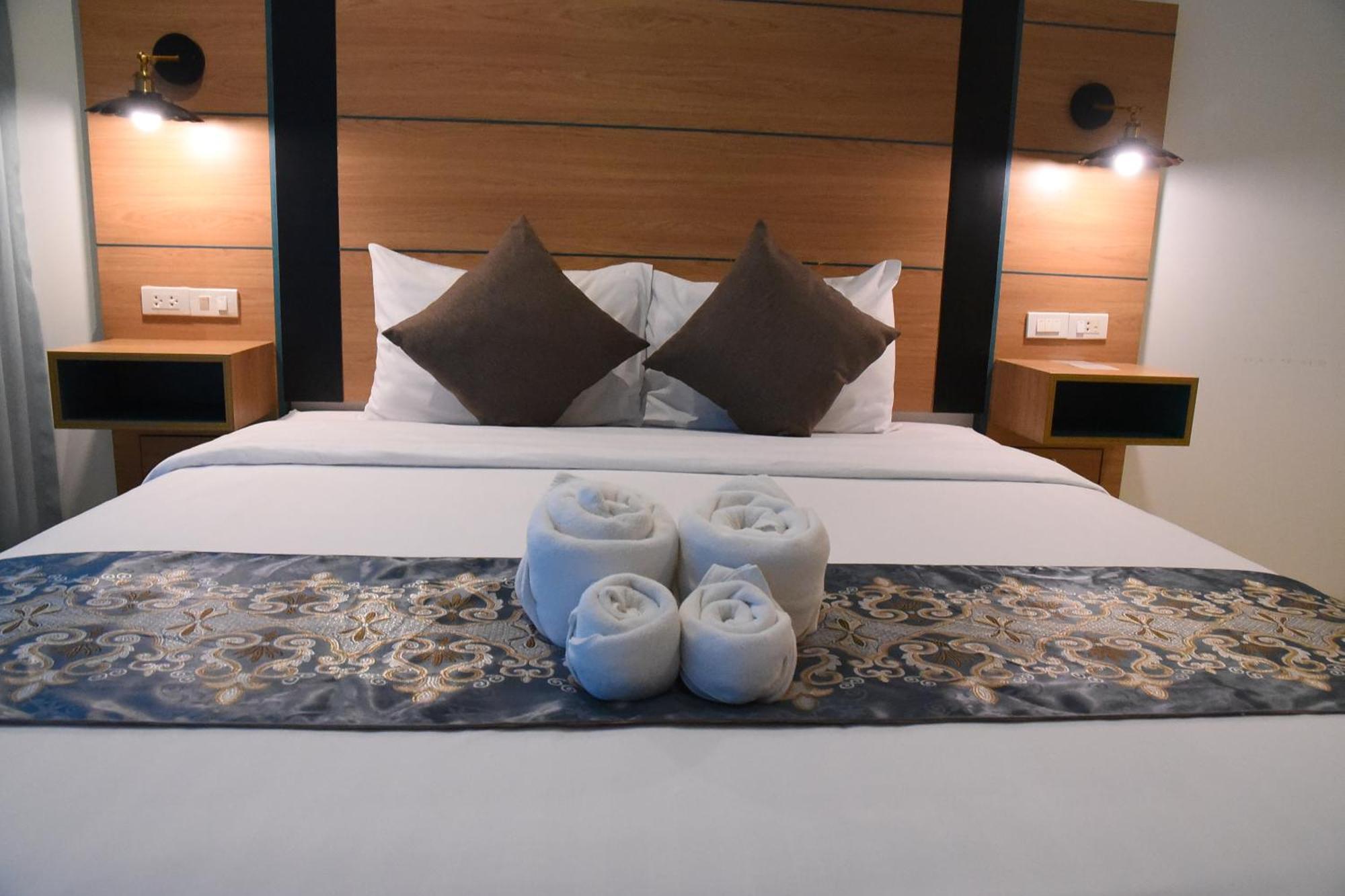 The Base Inn Pattaya Zewnętrze zdjęcie