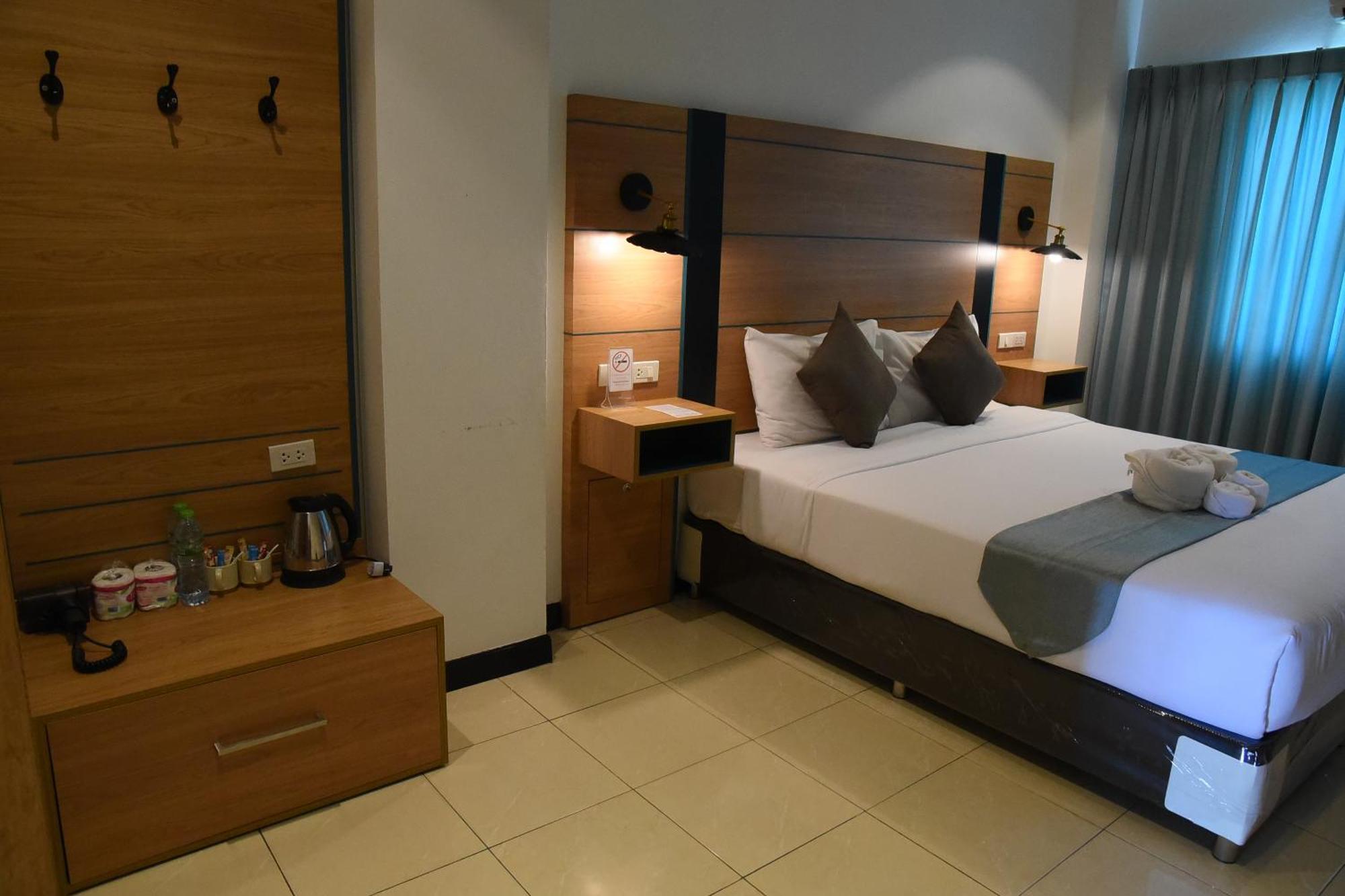 The Base Inn Pattaya Zewnętrze zdjęcie