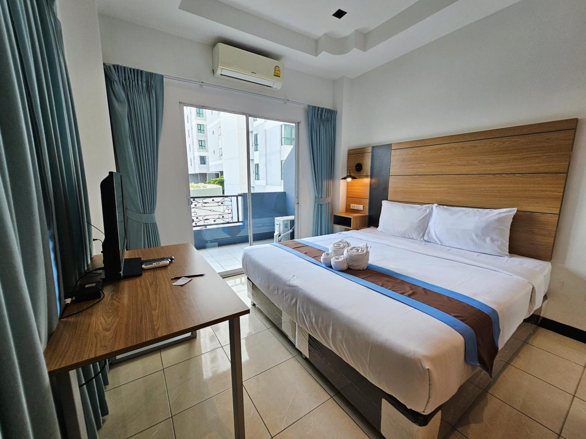 The Base Inn Pattaya Zewnętrze zdjęcie