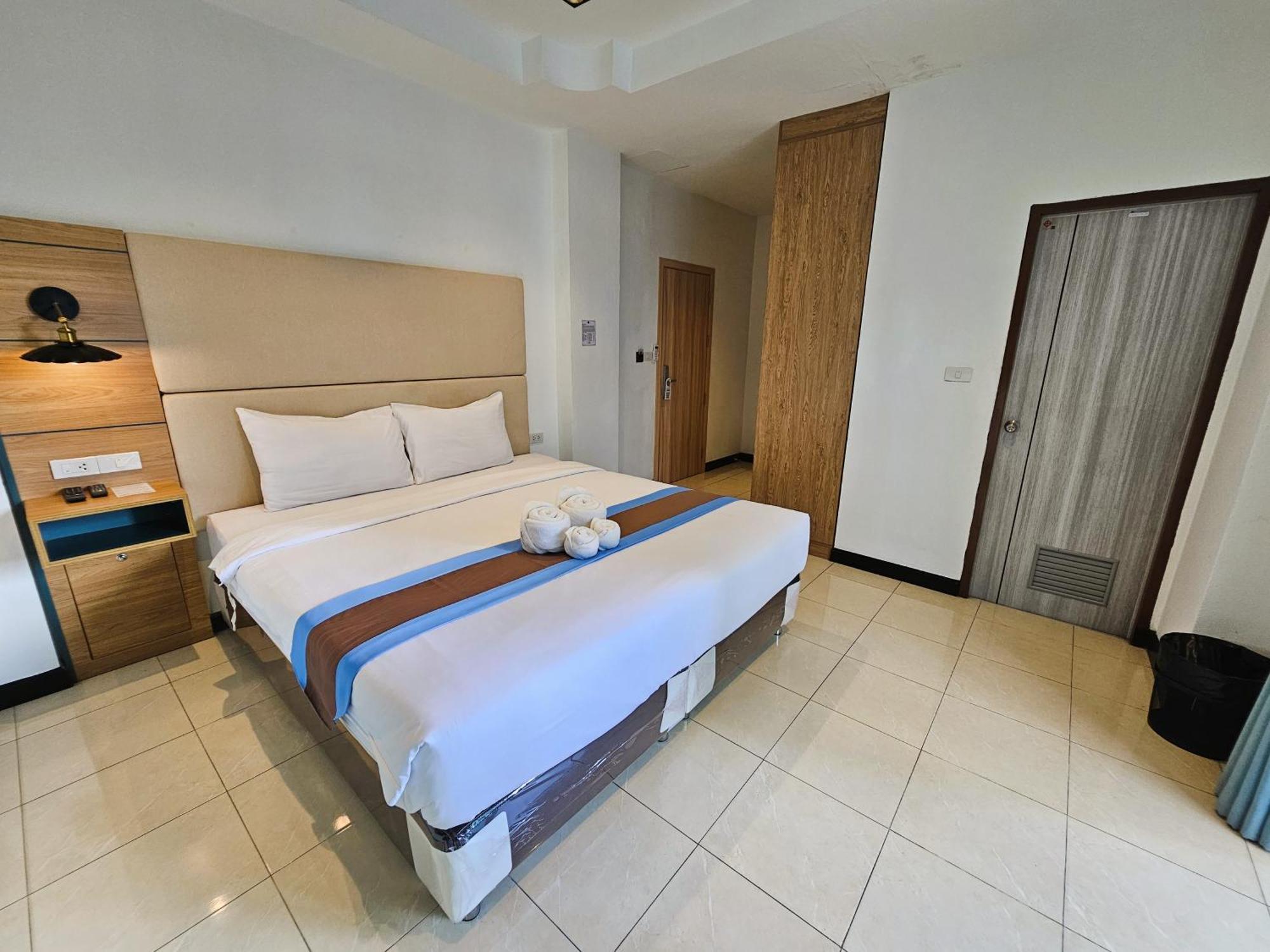 The Base Inn Pattaya Zewnętrze zdjęcie