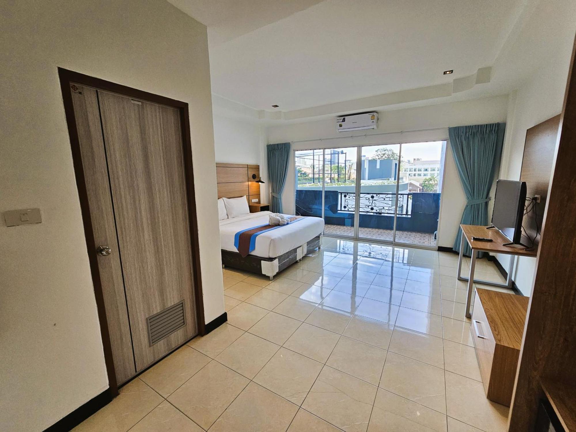 The Base Inn Pattaya Zewnętrze zdjęcie