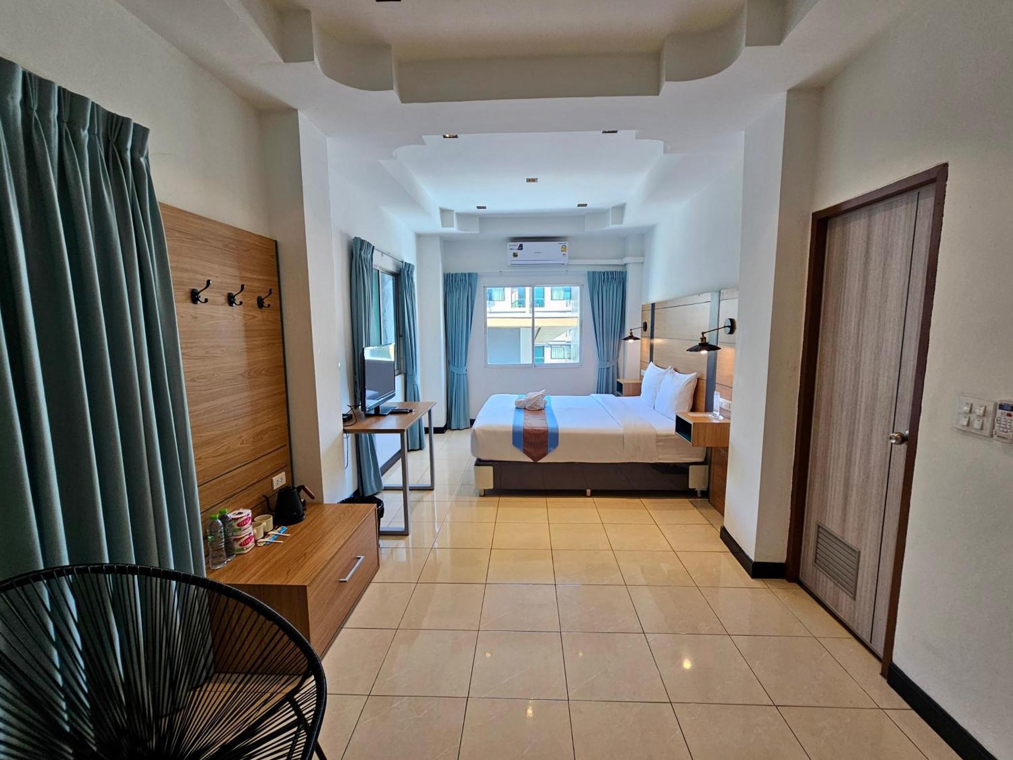 The Base Inn Pattaya Zewnętrze zdjęcie