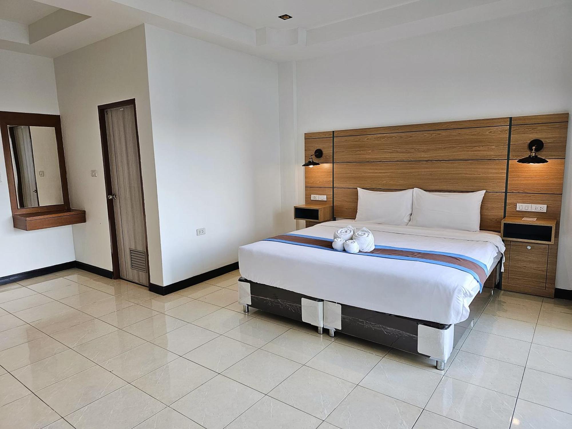 The Base Inn Pattaya Zewnętrze zdjęcie