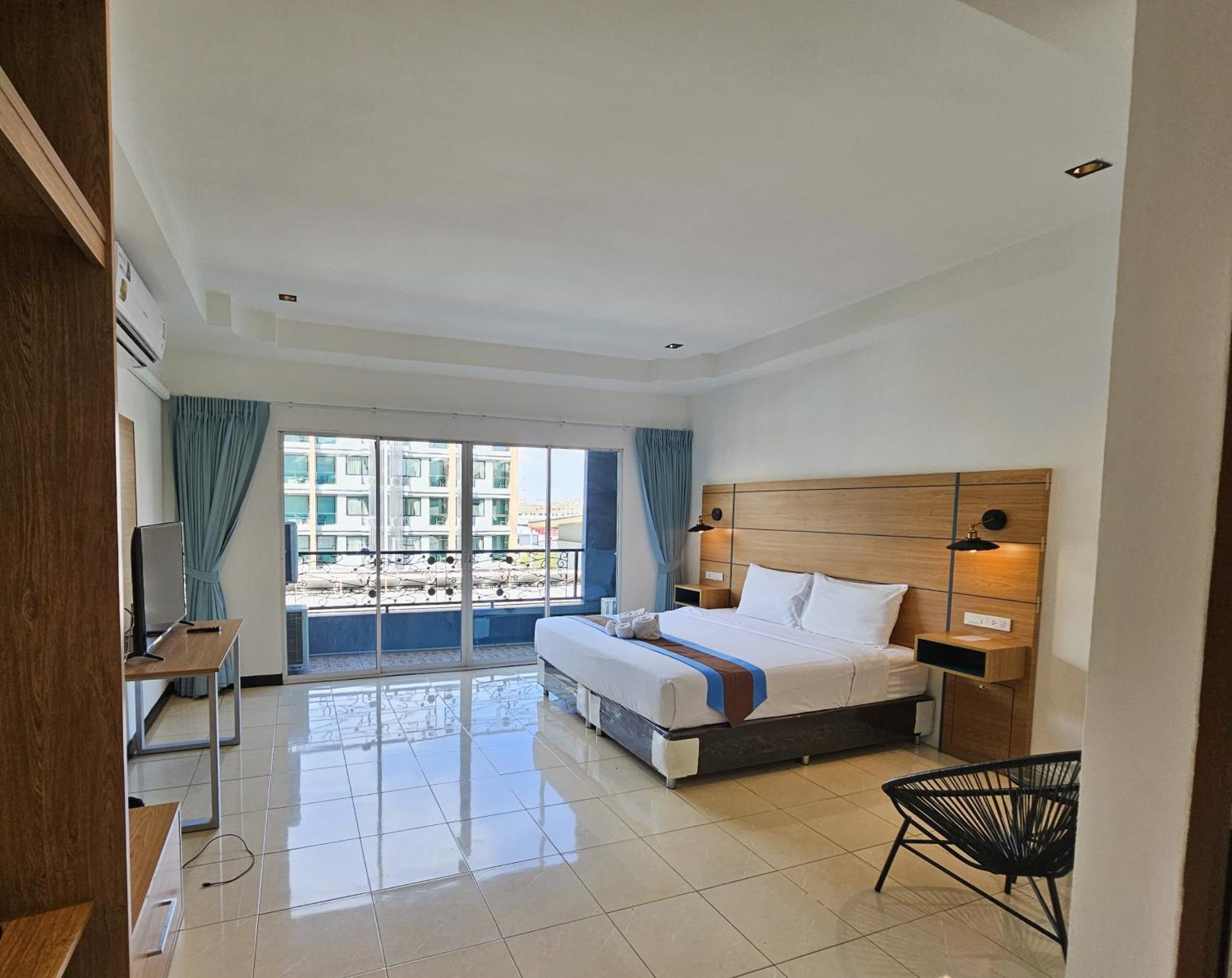 The Base Inn Pattaya Zewnętrze zdjęcie