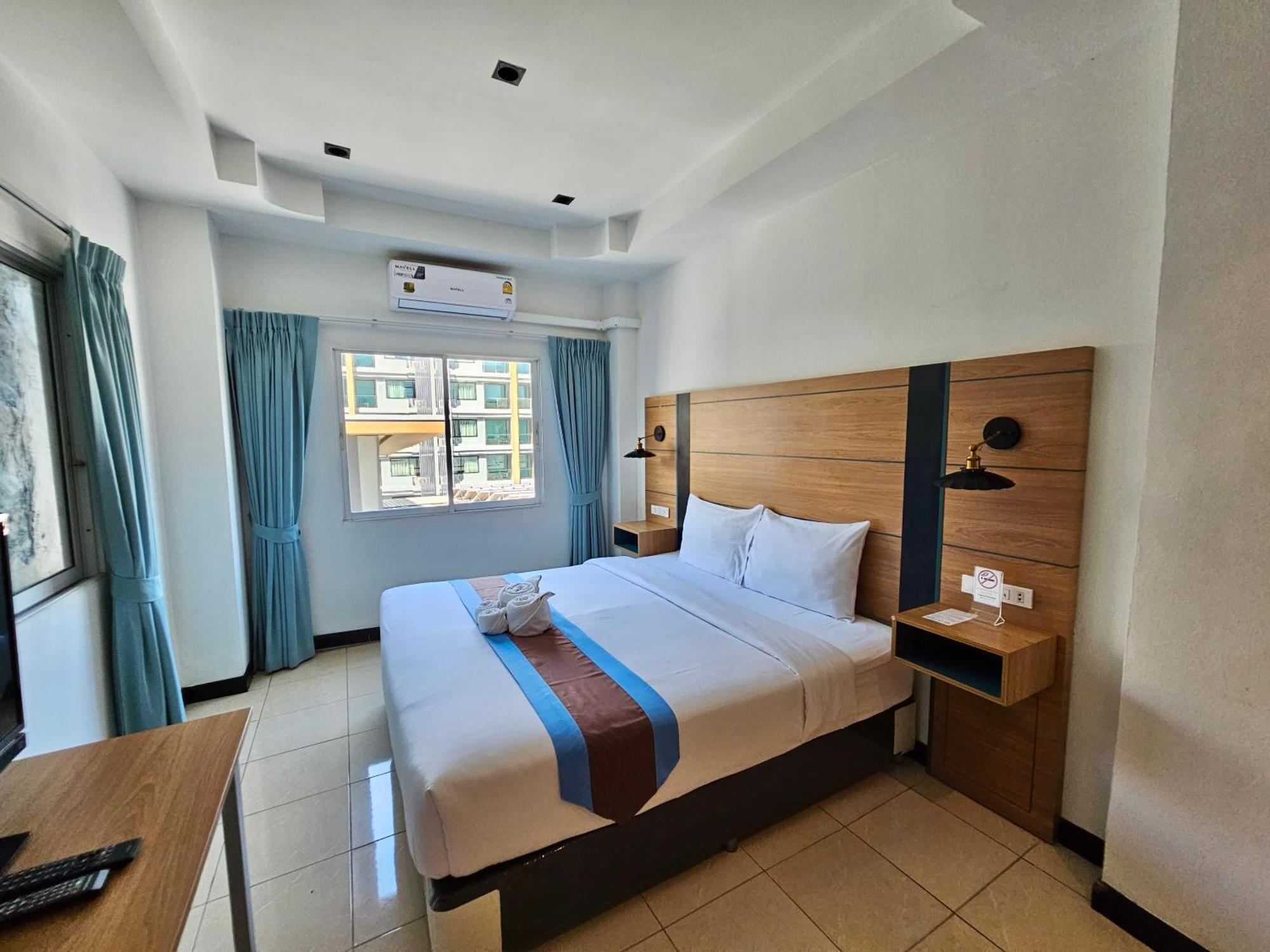 The Base Inn Pattaya Zewnętrze zdjęcie