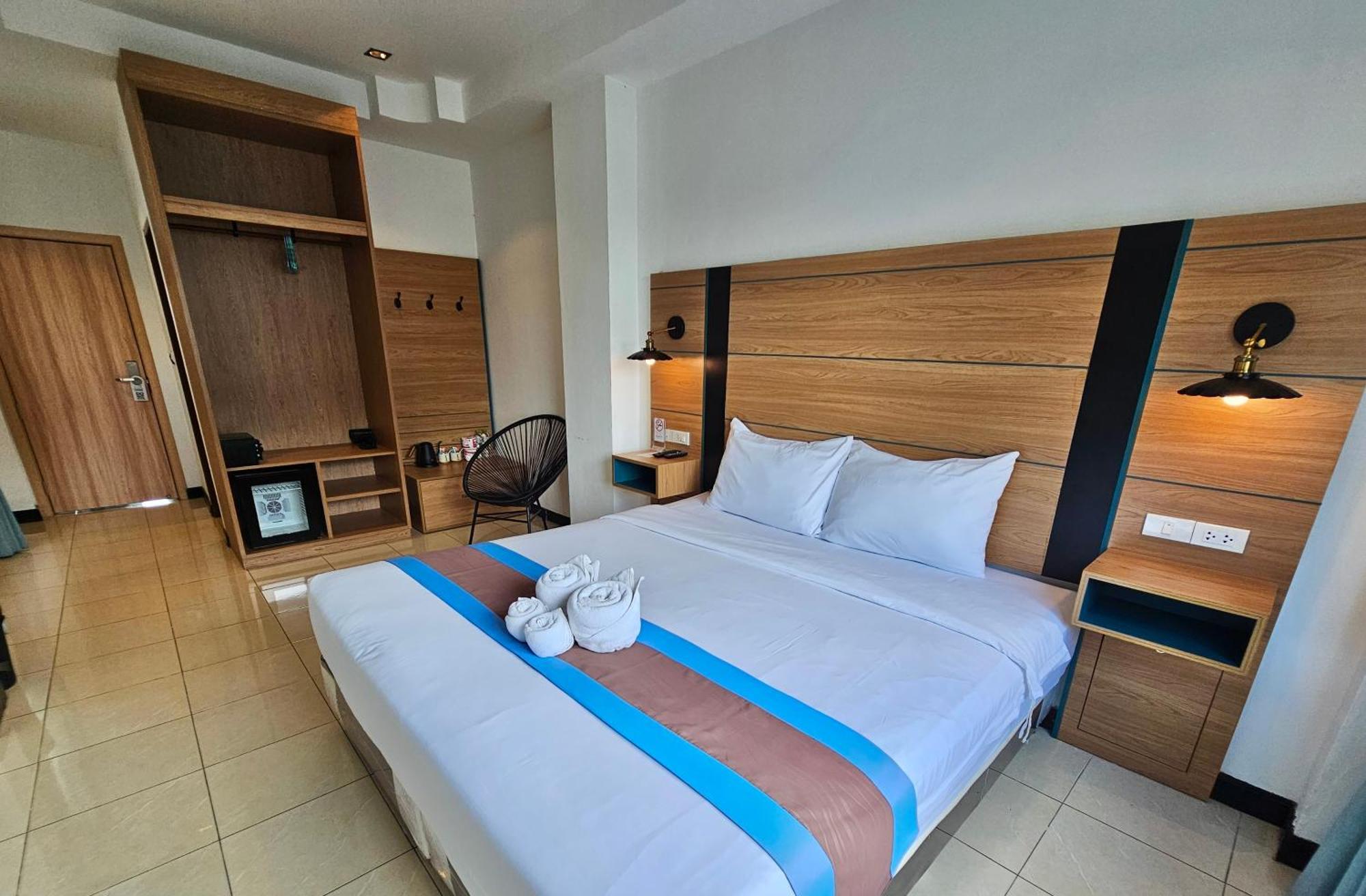 The Base Inn Pattaya Zewnętrze zdjęcie