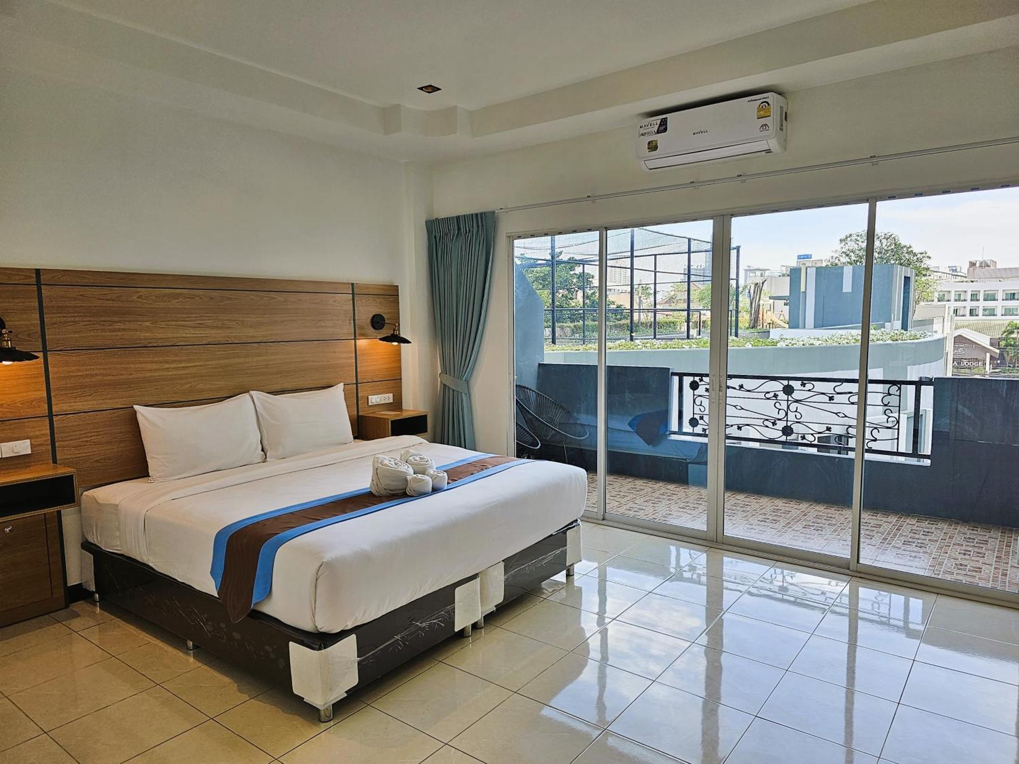 The Base Inn Pattaya Zewnętrze zdjęcie